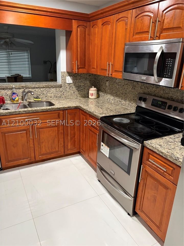 403 Nw 186th St - Photo 7 of 18
