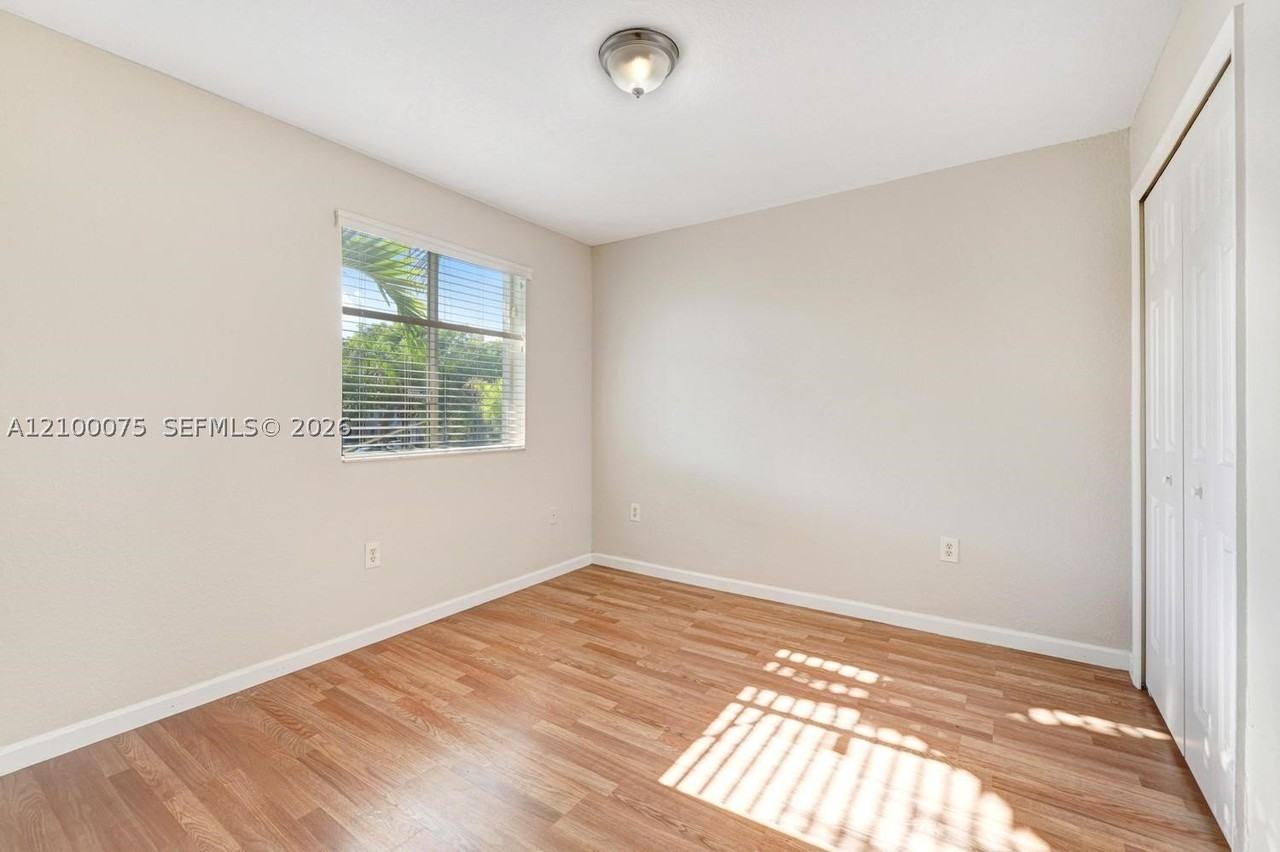 2828 Se 16th Ave #114 - Photo 5 of 34