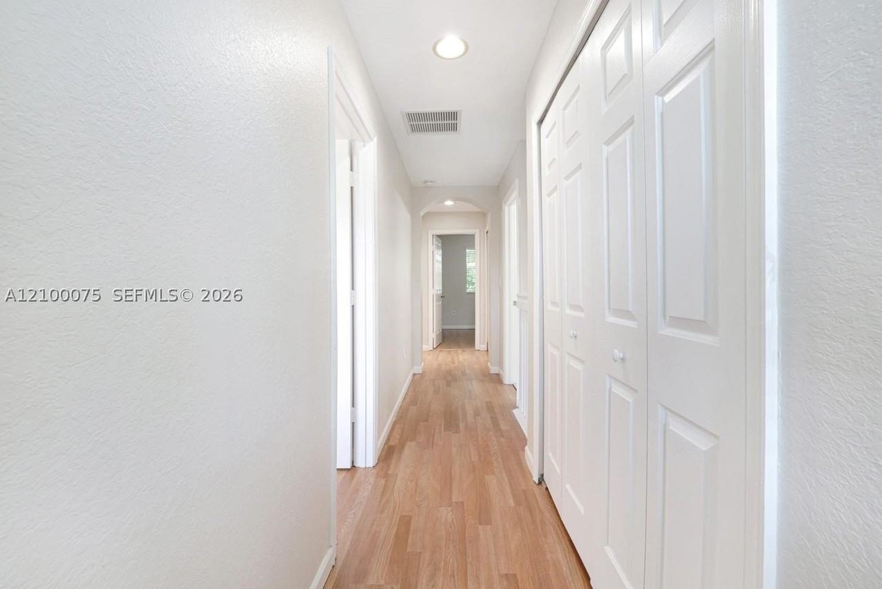 2828 Se 16th Ave #114 - Photo 6 of 34