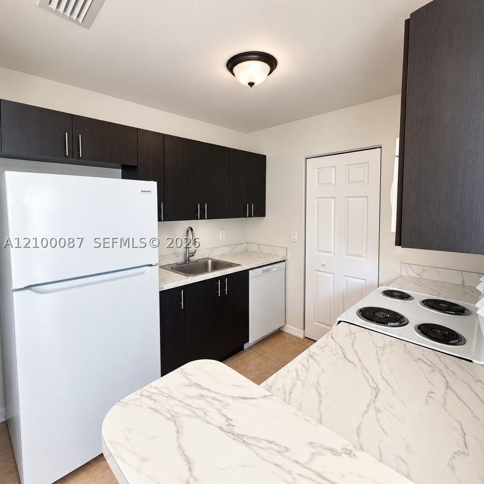 160 Sw 8th Ave #160 - Photo 4 of 10