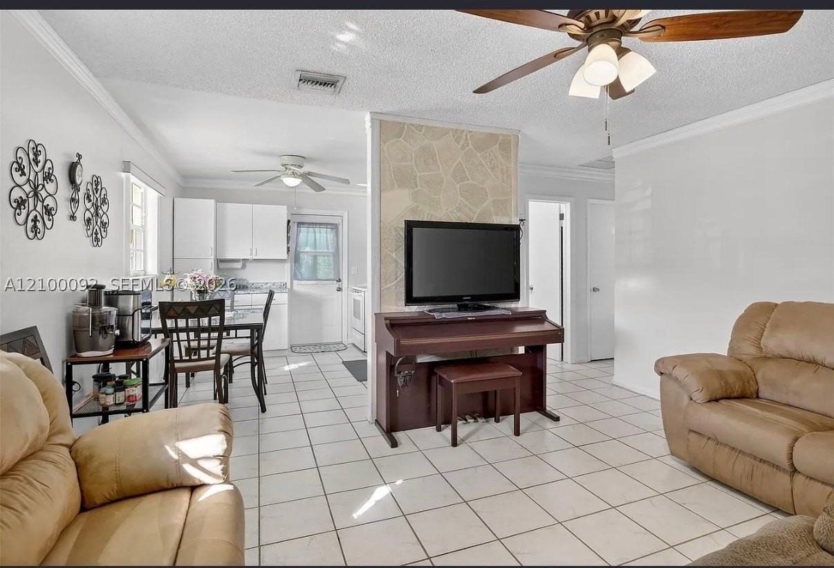 6717 Farragut St - Photo 3 of 12