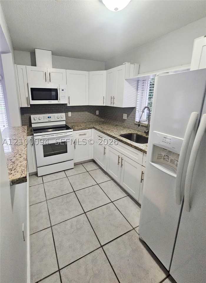 3501 Sw 12th St #3501 - Photo 3 of 9
