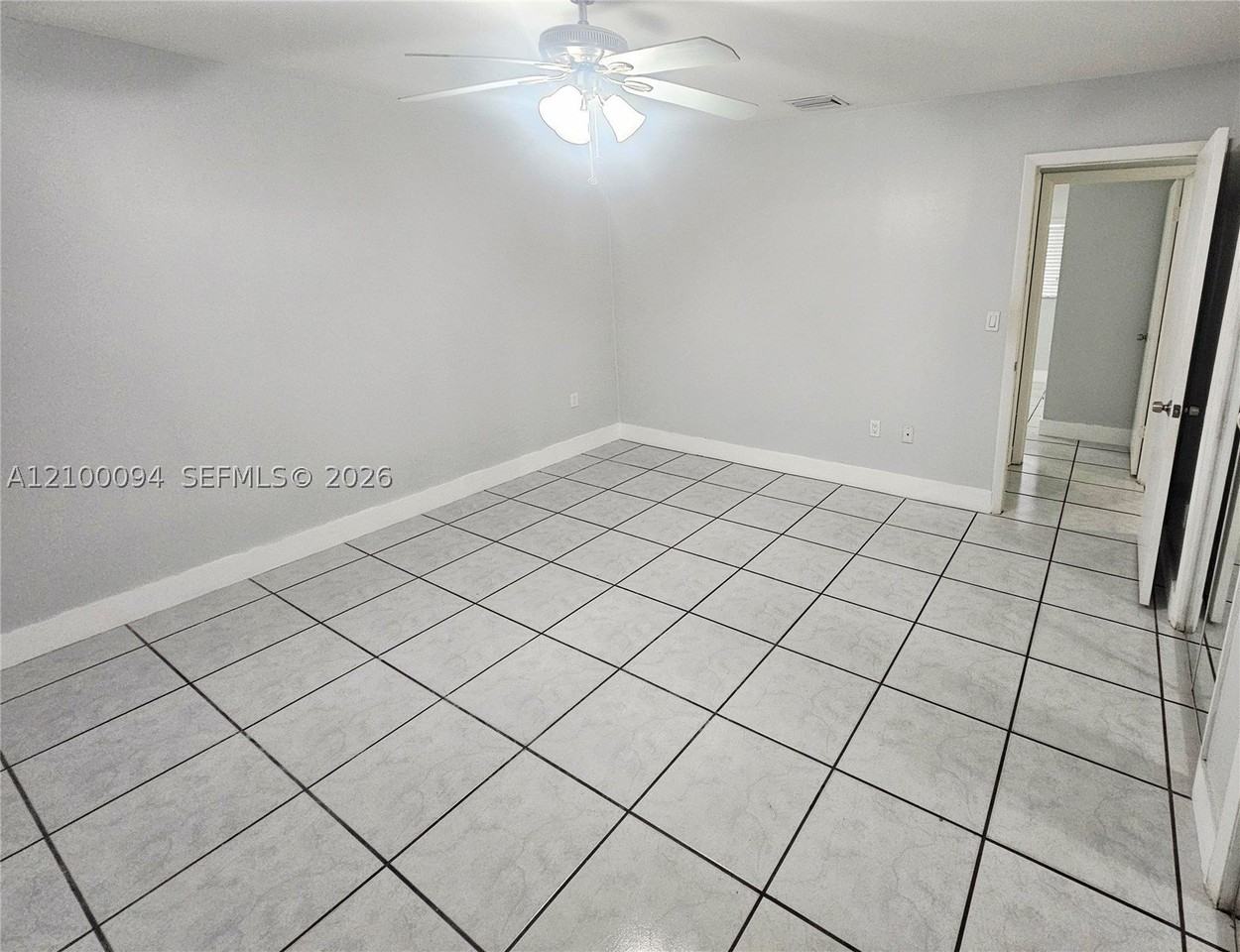 3501 Sw 12th St #3501 - Photo 4 of 9