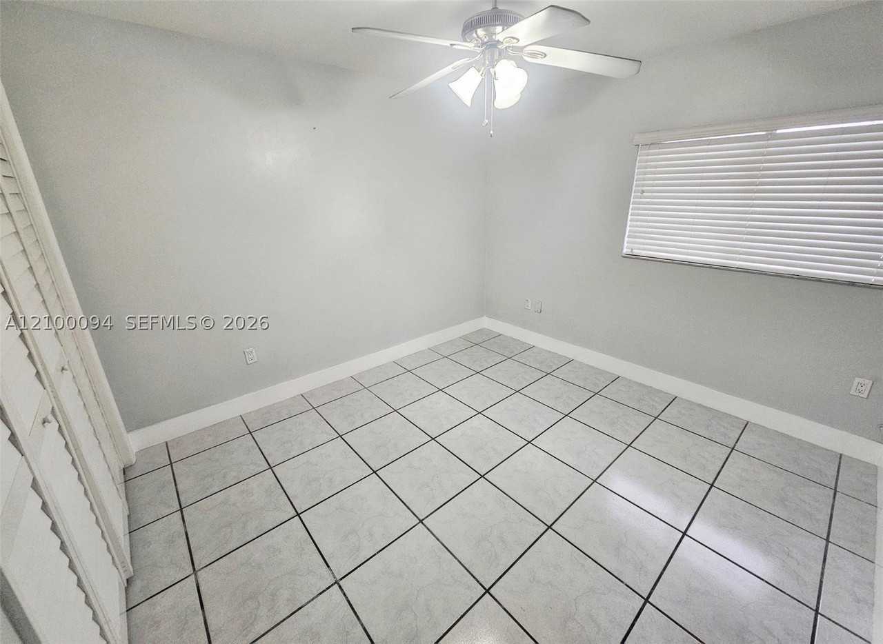 3501 Sw 12th St #3501 - Photo 6 of 9