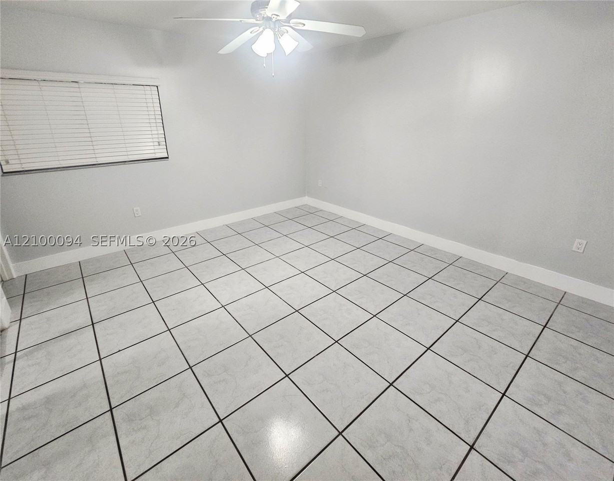 3501 Sw 12th St #3501 - Photo 7 of 9