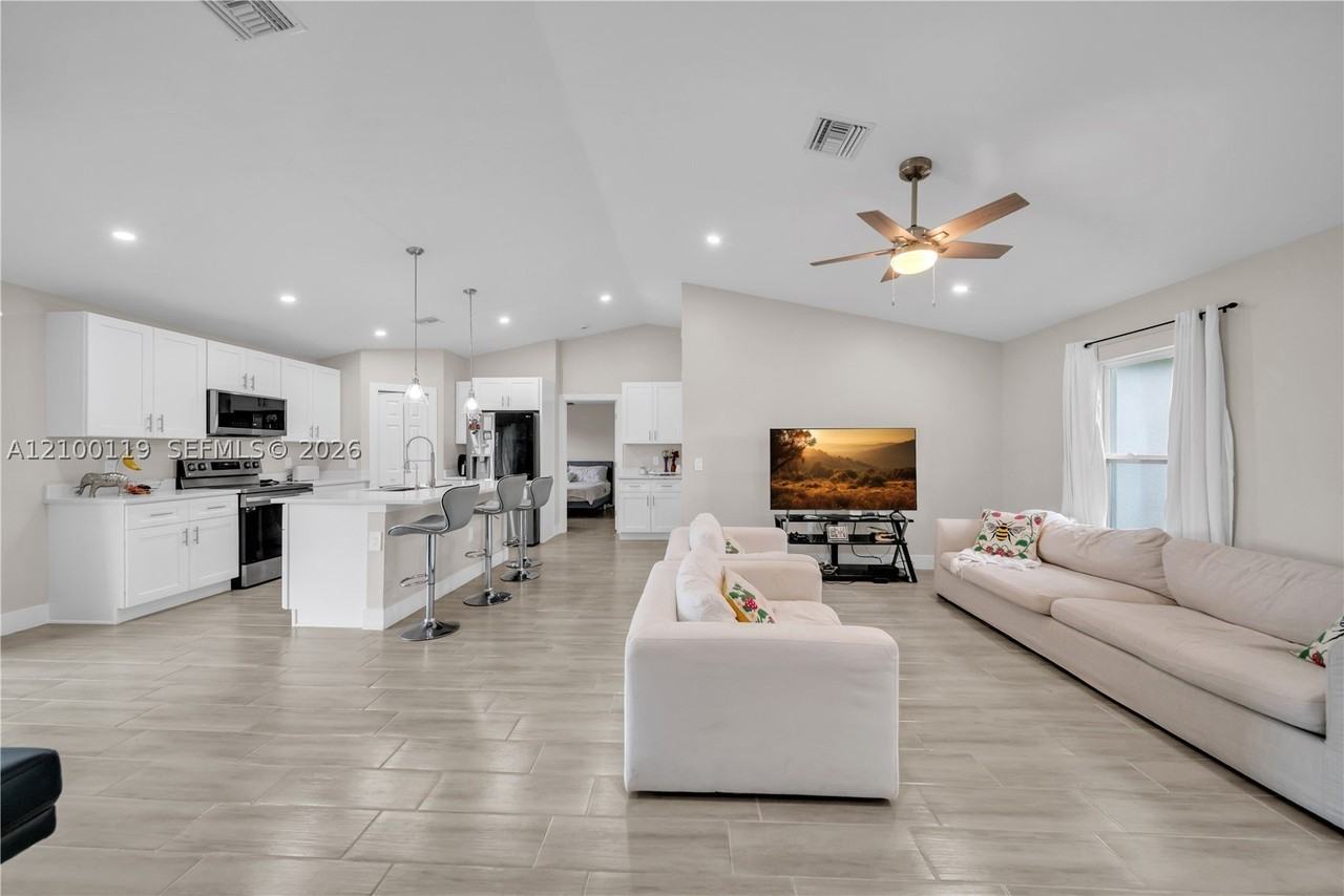 314 Nw 25th Pl #314 - Photo 4 of 16