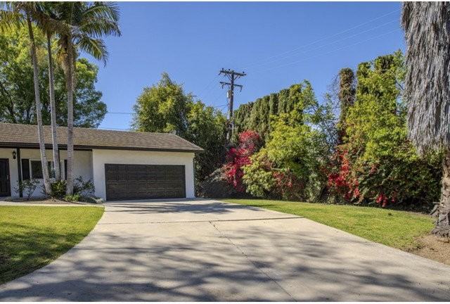215 Altura Dr - Photo 2 of 8