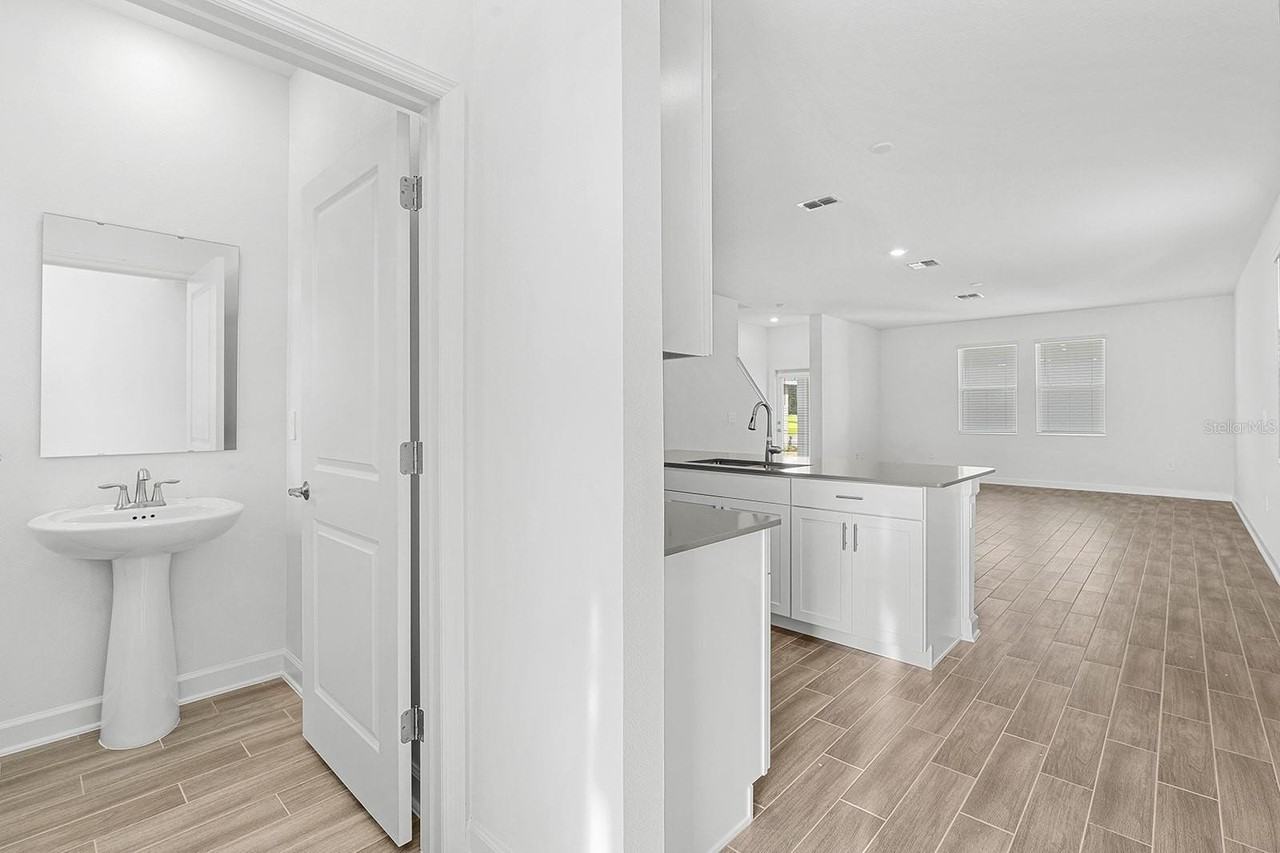 3075 Addison Blvd - Photo 3 of 40