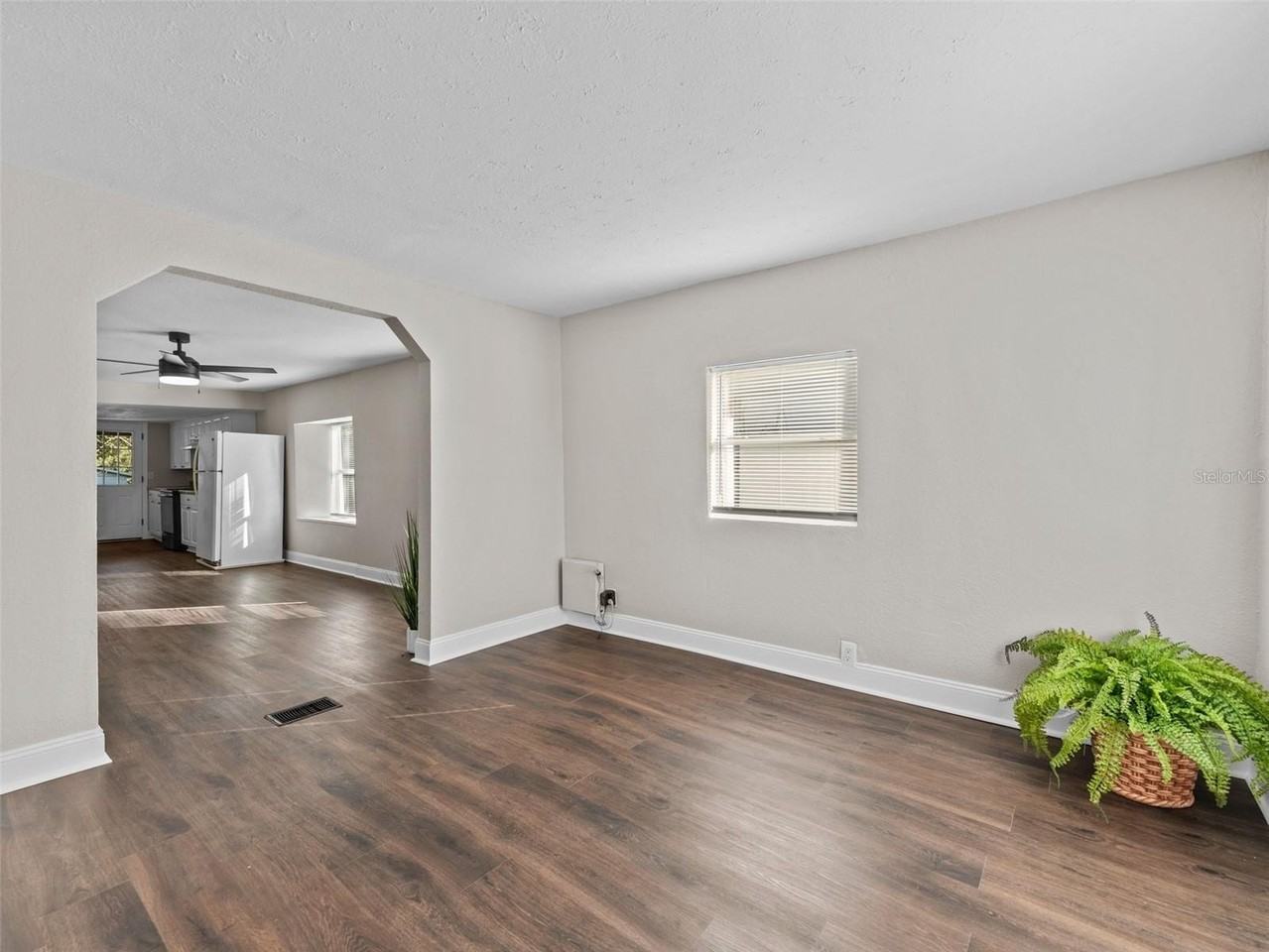 3622 E Mohawk Ave - Photo 2 of 19