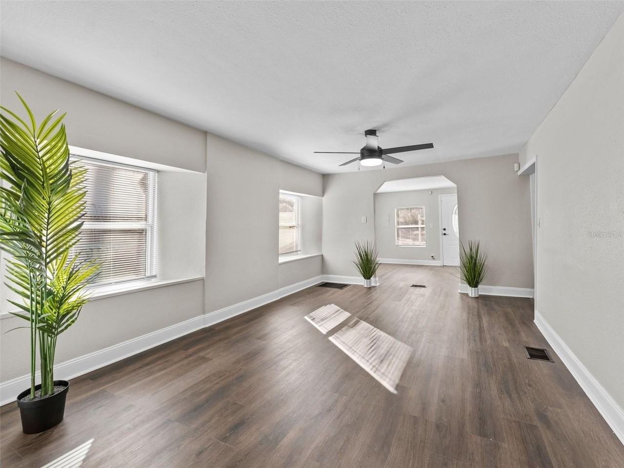 3622 E Mohawk Ave - Photo 4 of 19