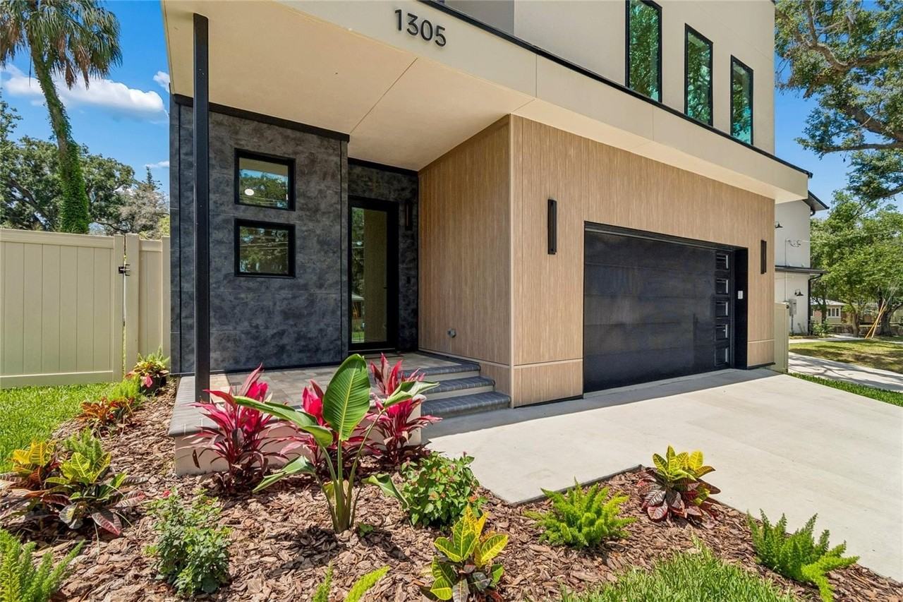 1305 Hilton Pl - Photo 4 of 49