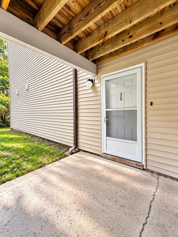 326 Concord Ln - Photo 3 of 12