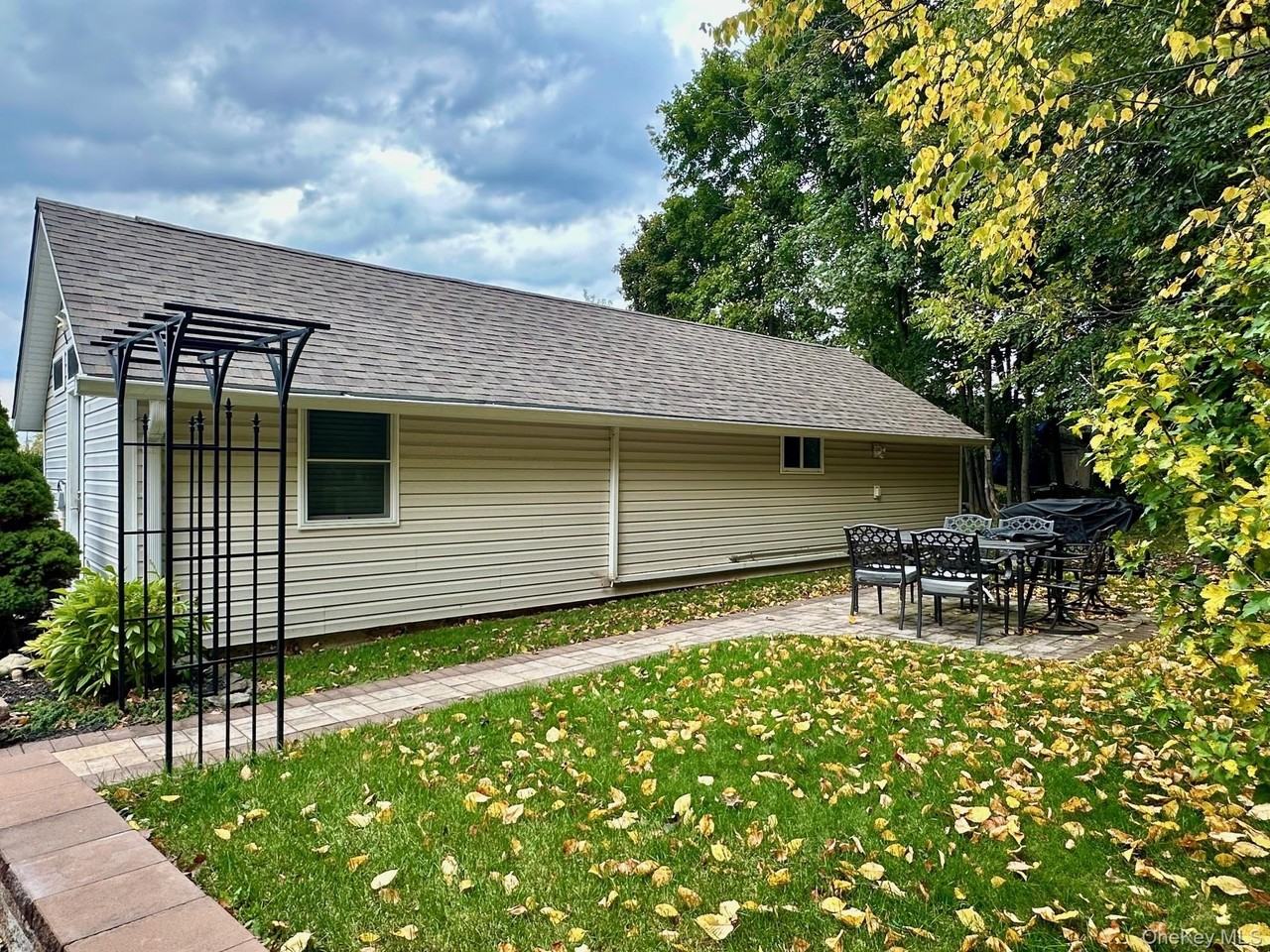 38 Glenmere Ave #B - Photo 2 of 13