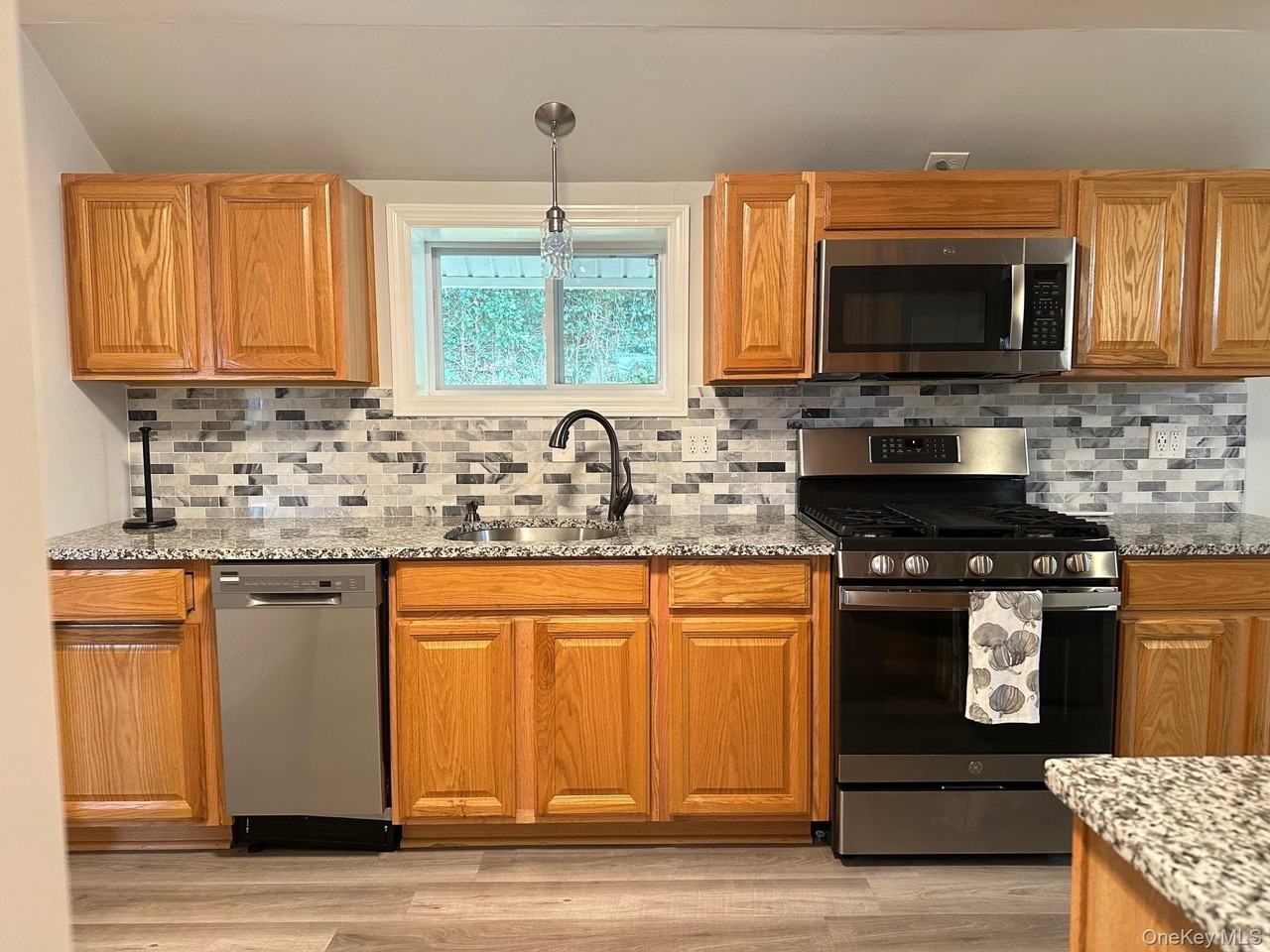 38 Glenmere Ave #B - Photo 6 of 13