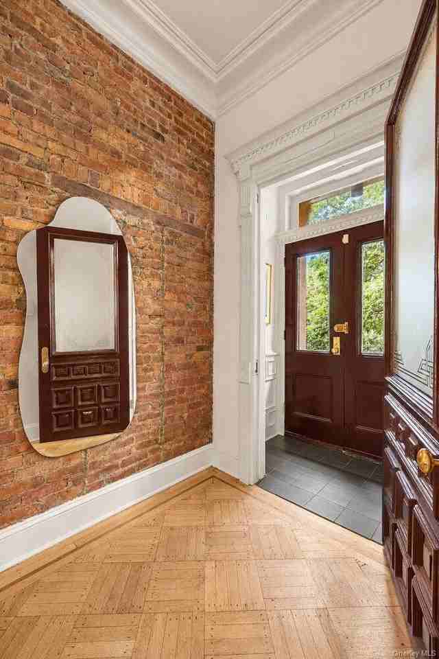 360 Hancock St #2 - Photo 3 of 33