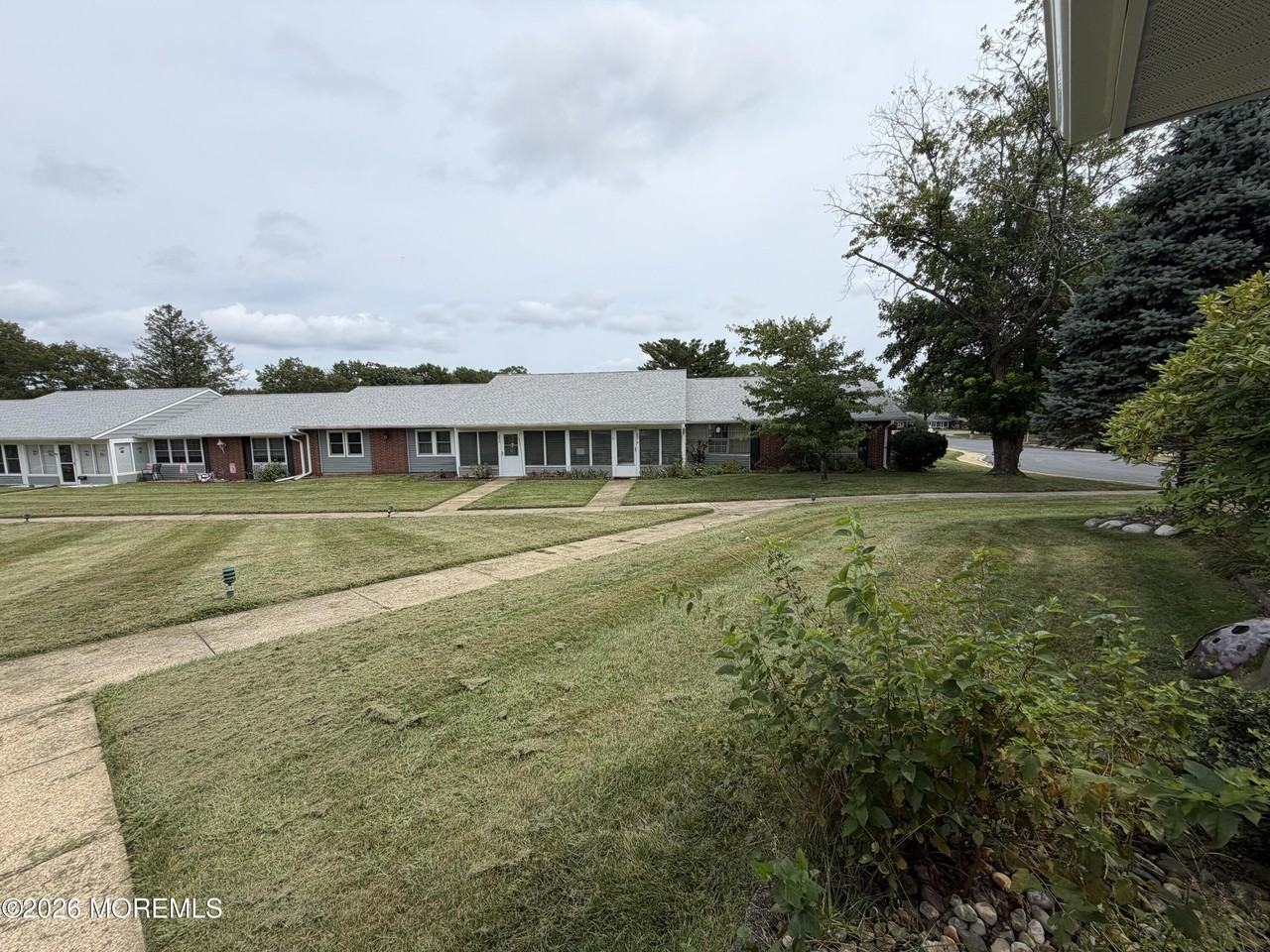 572A Sheffield Ct - Photo 2 of 37