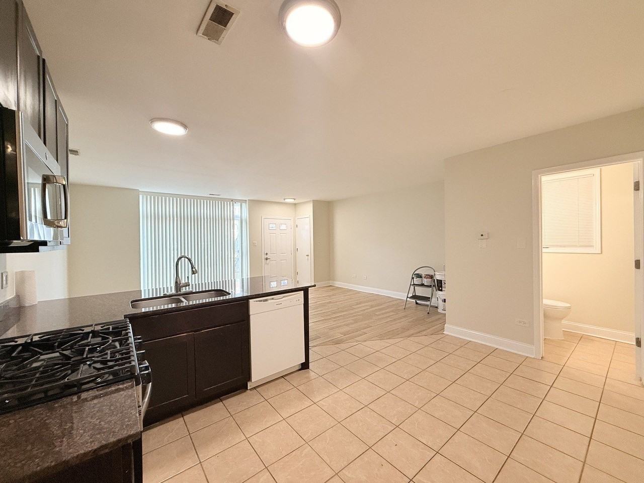 2731 W Polk St #1 - Photo 3 of 24