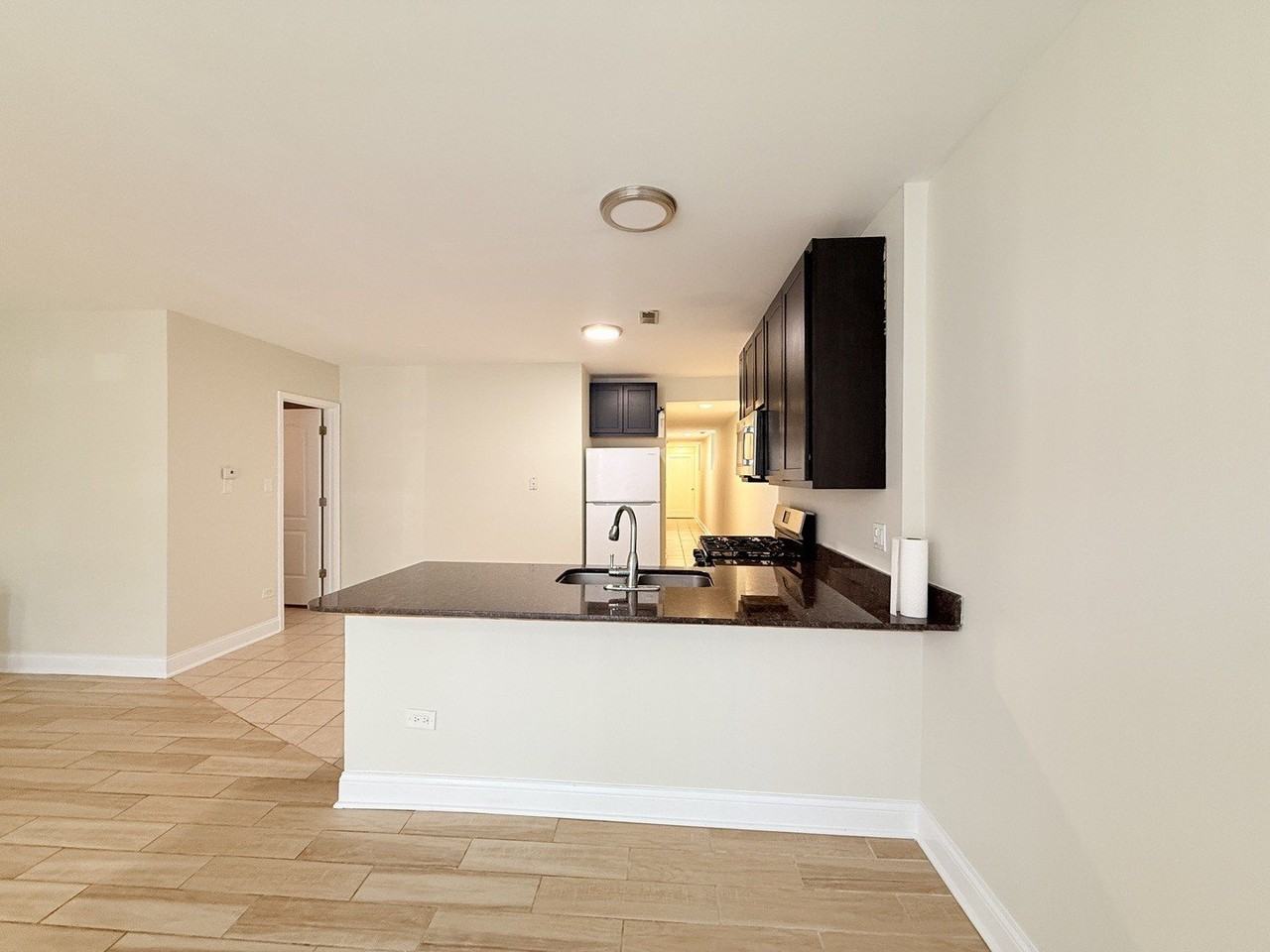 2731 W Polk St #1 - Photo 4 of 24