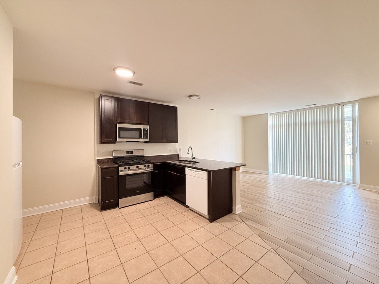 2731 W Polk St #1 - Photo 5 of 24