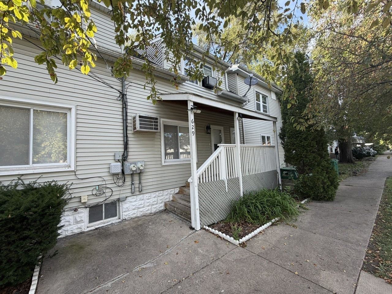 629 Clinton St #1 - Photo 2 of 10