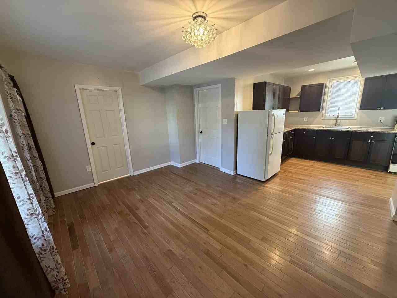 629 Clinton St #1 - Photo 3 of 10