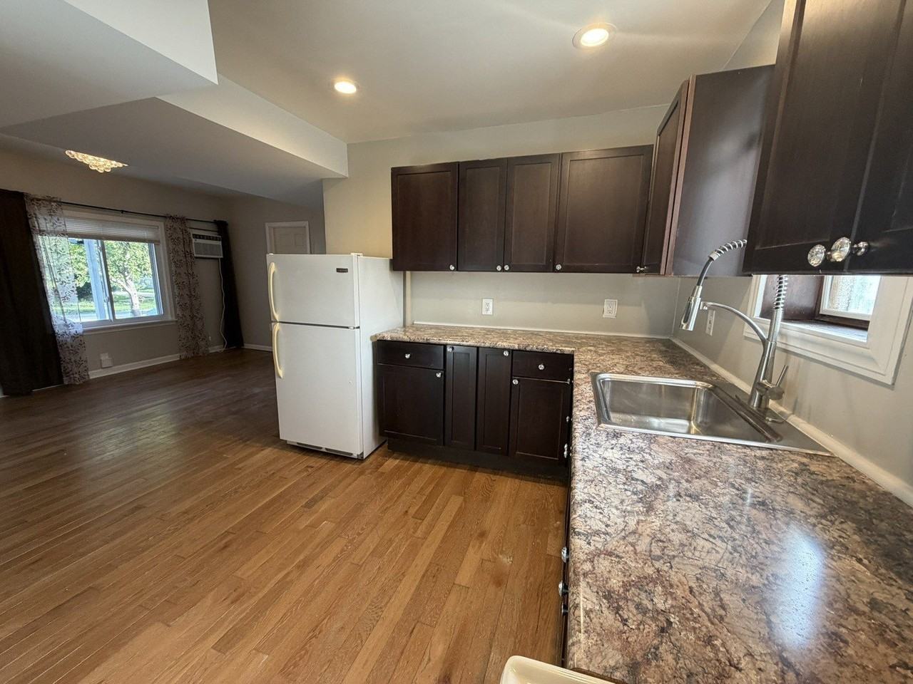 629 Clinton St #1 - Photo 6 of 10