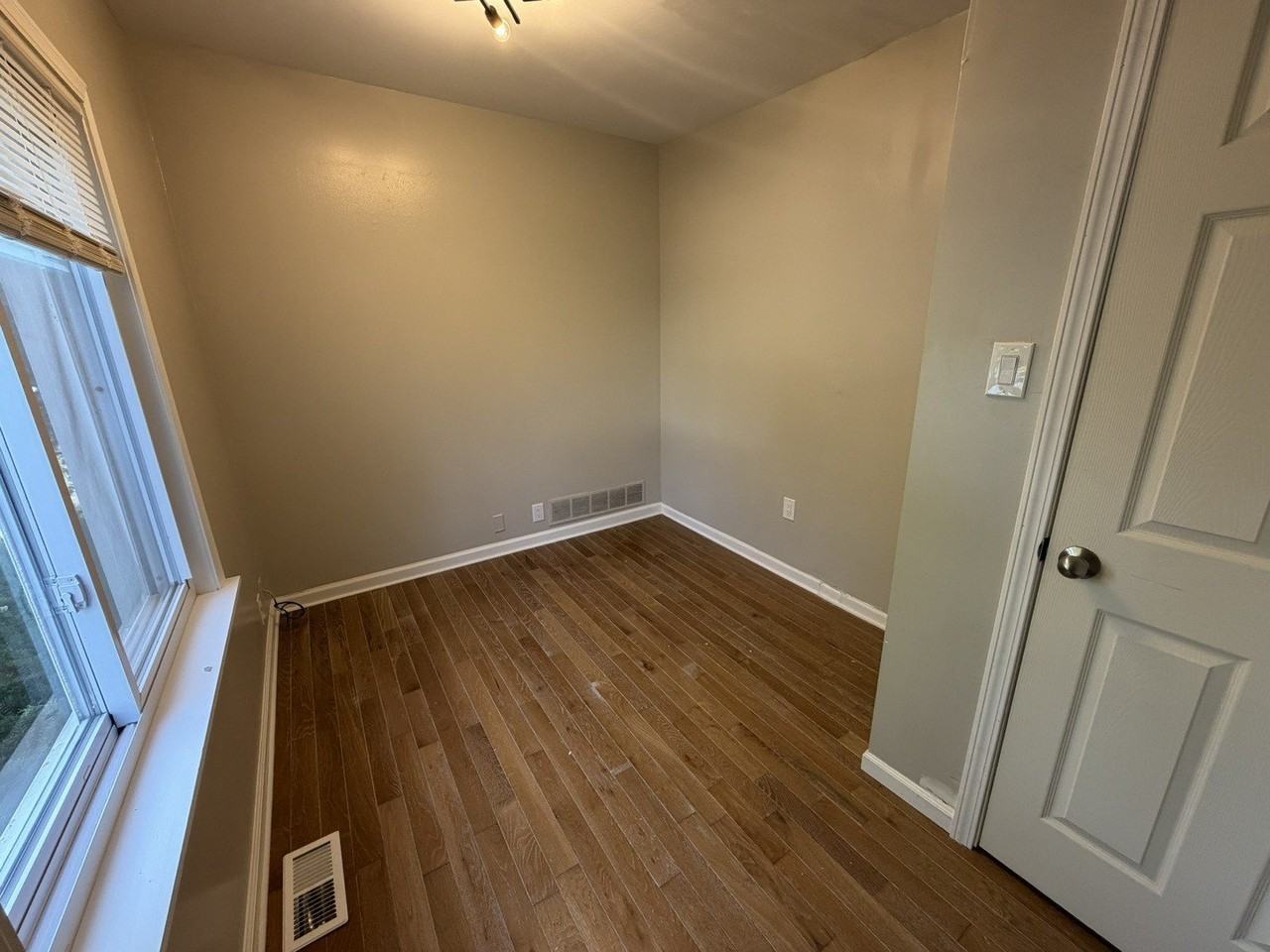 629 Clinton St #1 - Photo 7 of 10