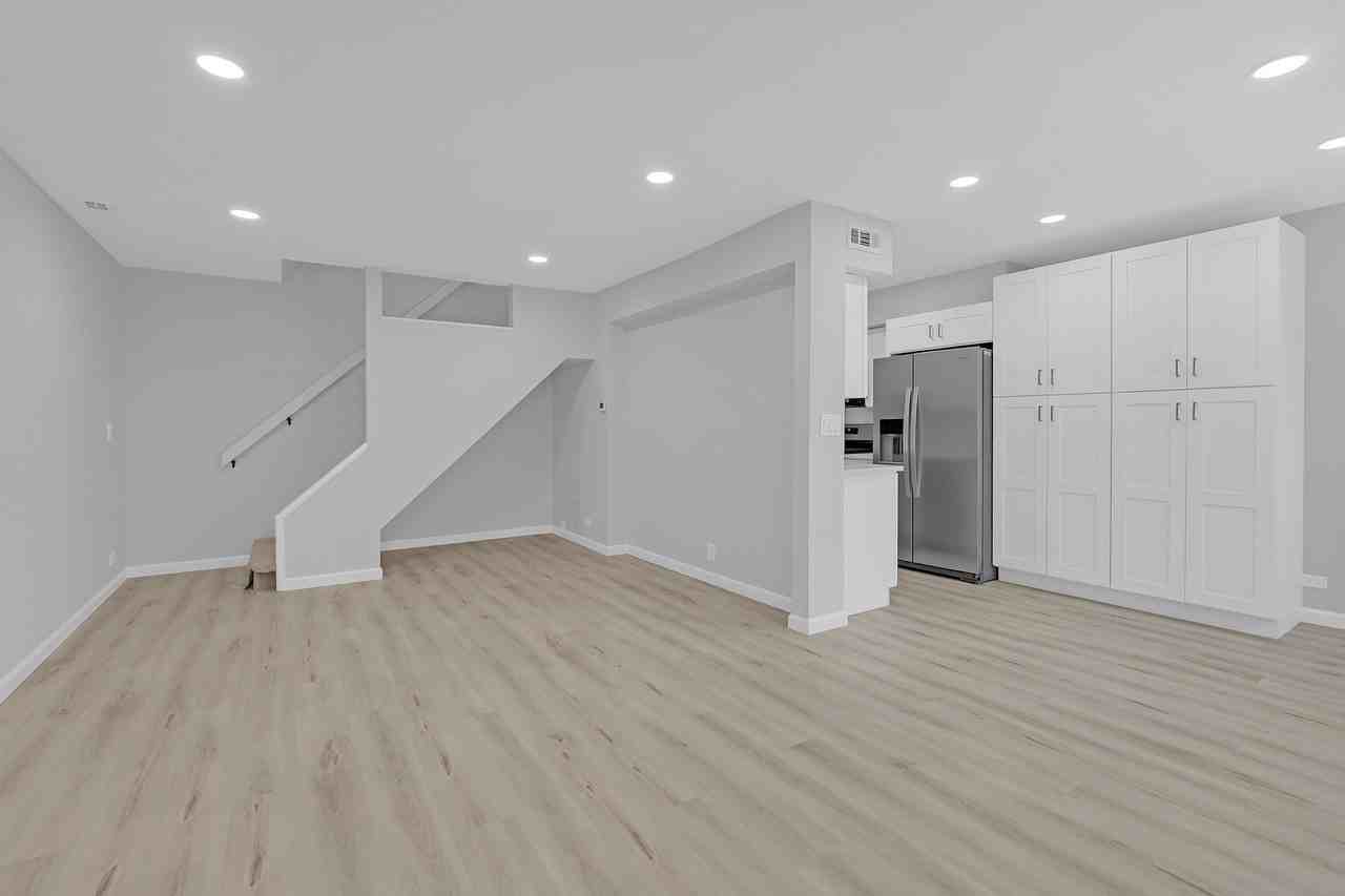 1353 Cove Dr #207B - Photo 2 of 20