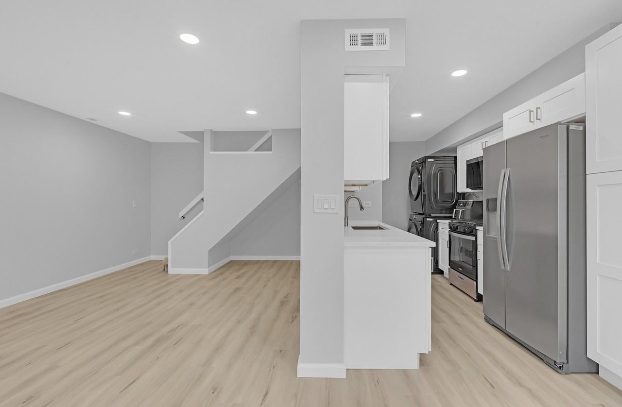 1353 Cove Dr #207B - Photo 4 of 20