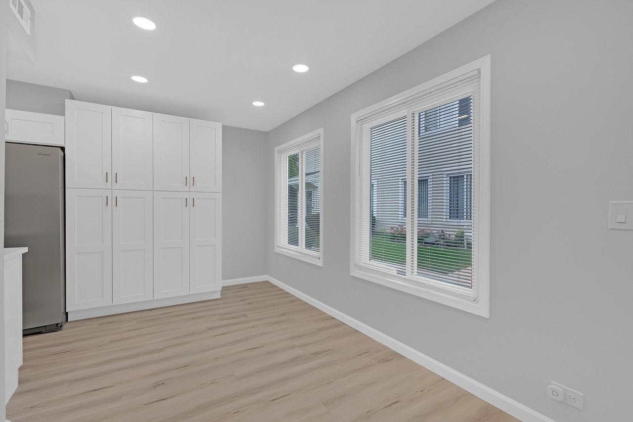 1353 Cove Dr #207B - Photo 5 of 20