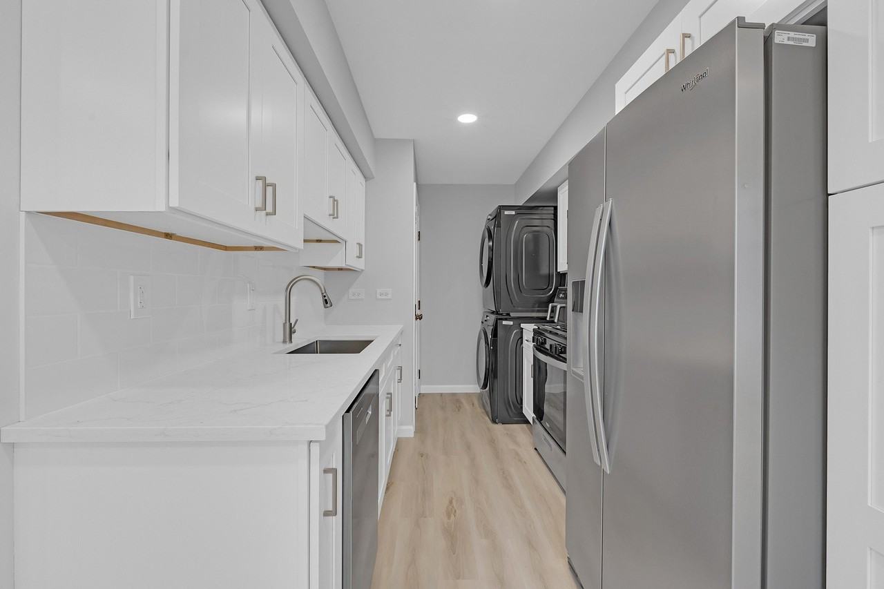 1353 Cove Dr #207B - Photo 7 of 20