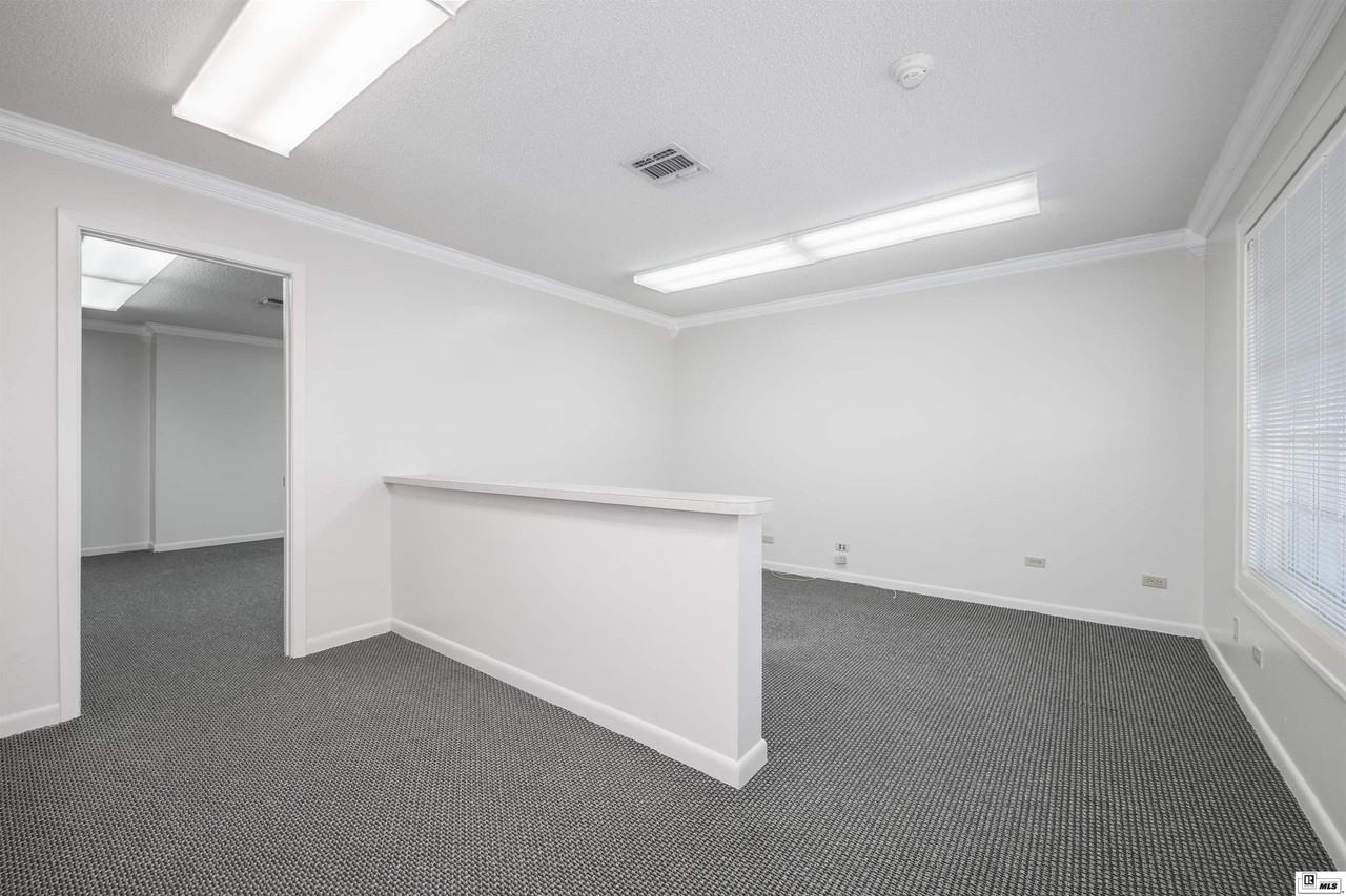 1810 Auburn Ave - Photo 4 of 14