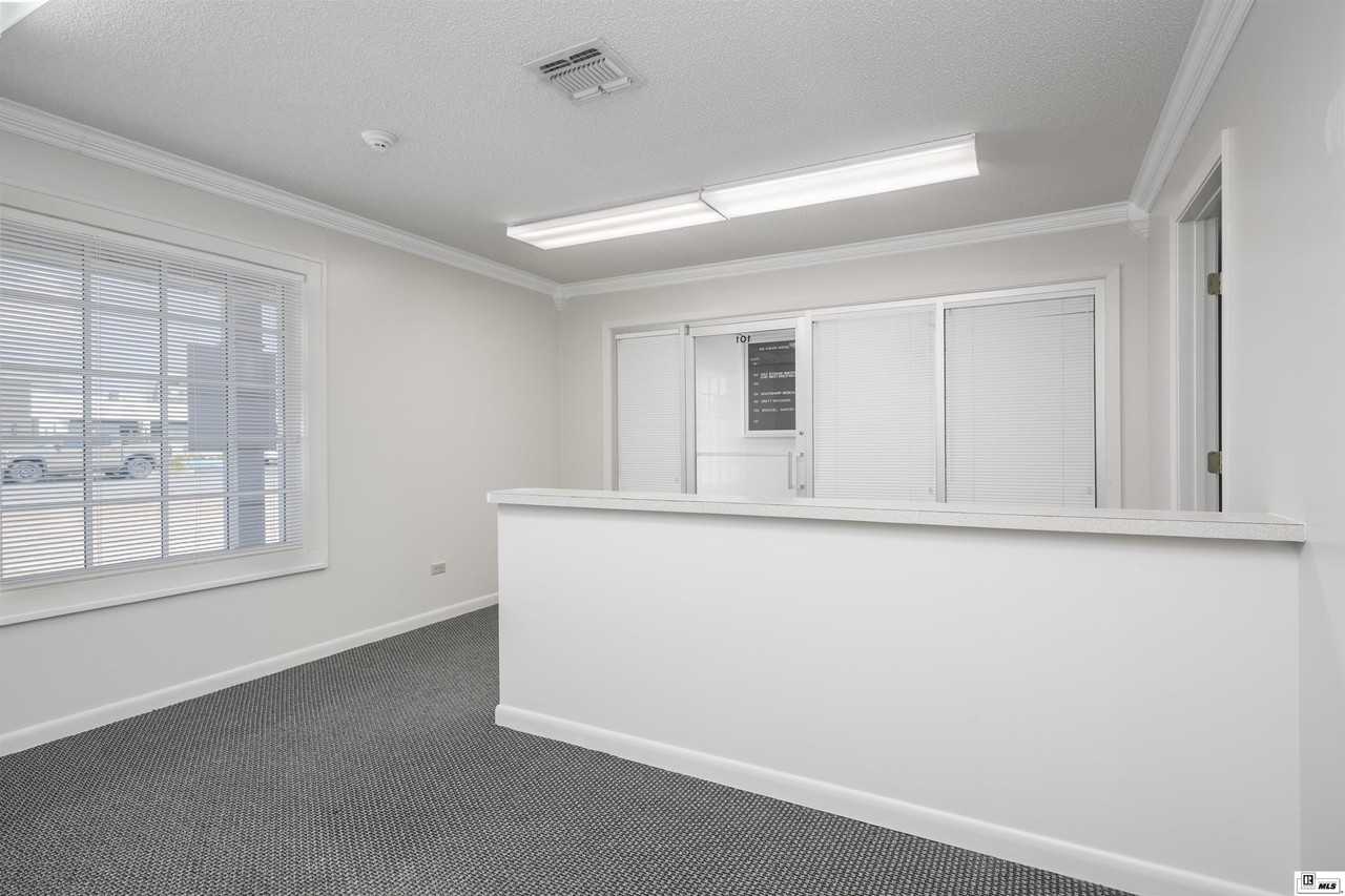 1810 Auburn Ave - Photo 5 of 14