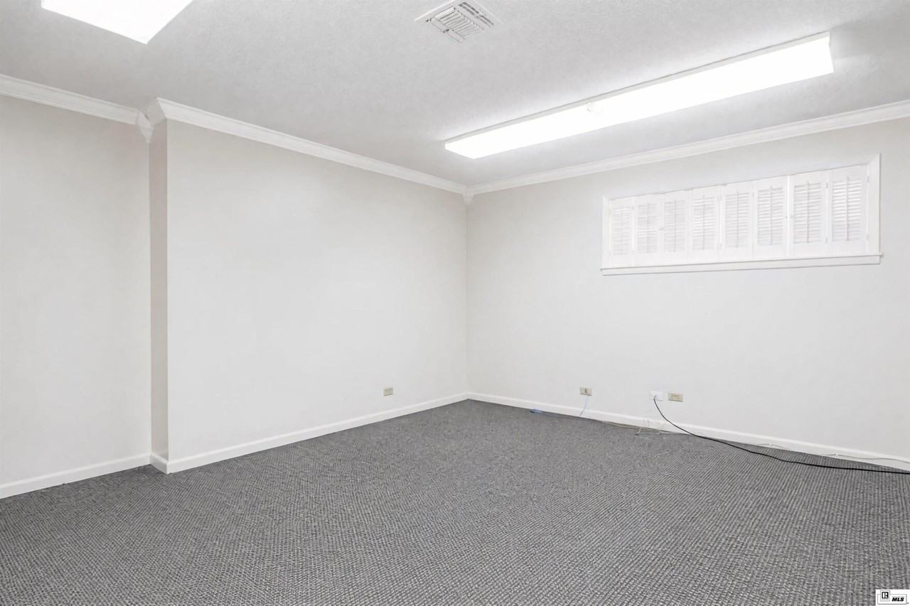 1810 Auburn Ave - Photo 6 of 14