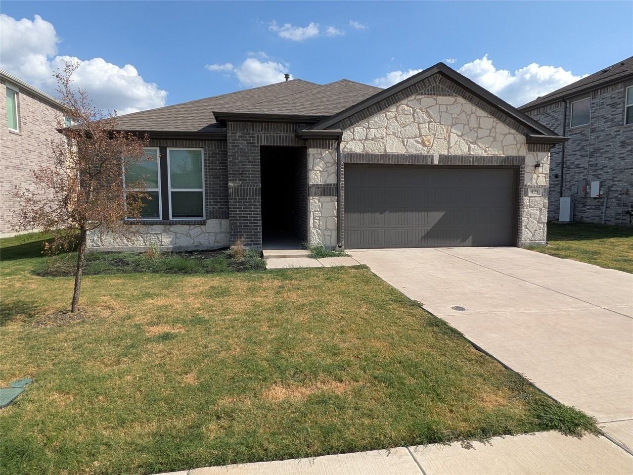 425 Princewood Dr - Photo 2 of 24