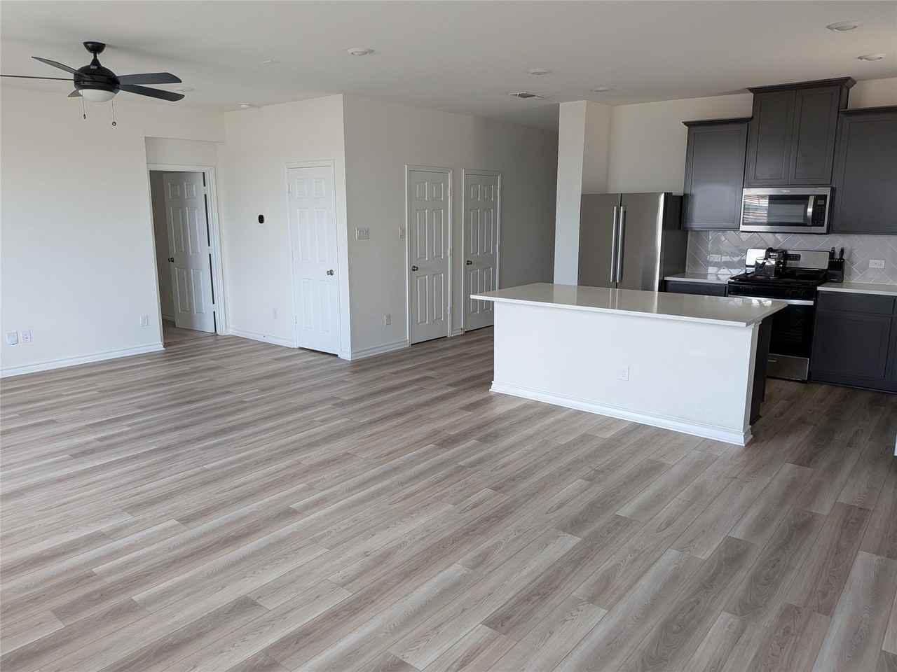 425 Princewood Dr - Photo 5 of 24