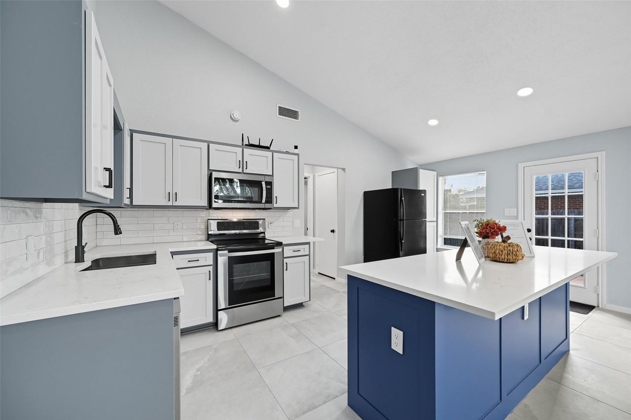2507 Silvermeadow Ln - Photo 6 of 16