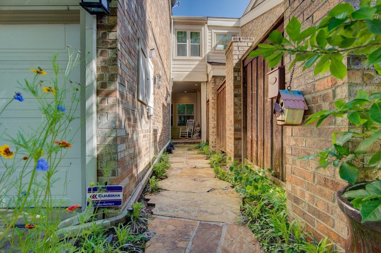 6840 E Northwest Hwy - Photo 2 of 37