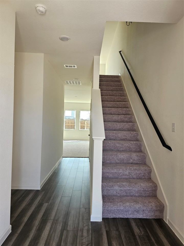 311 Pennsylvania Ave - Photo 3 of 19