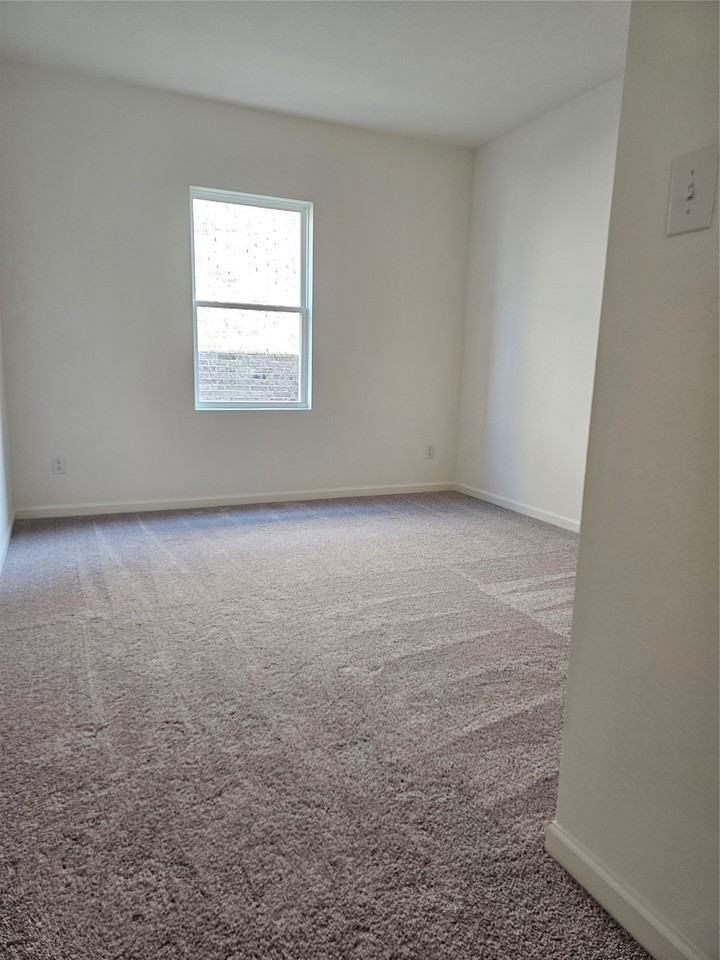 311 Pennsylvania Ave - Photo 5 of 19