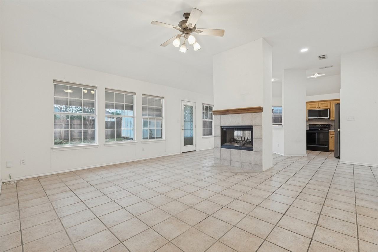 411 Meadow Ln - Photo 2 of 12