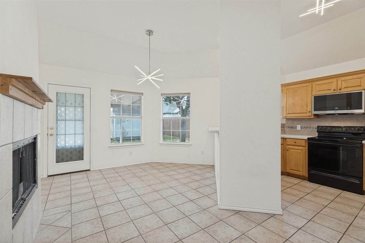 411 Meadow Ln - Photo 3 of 12