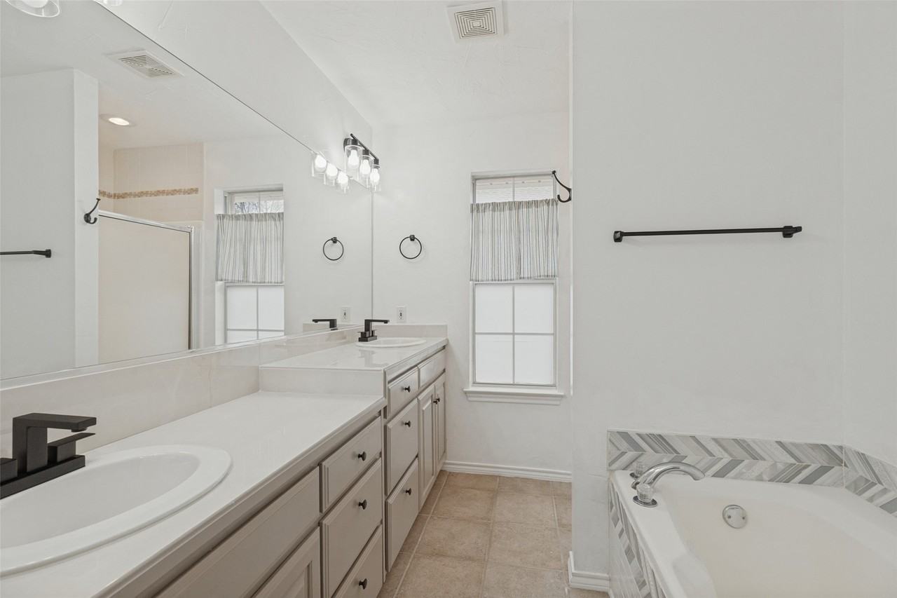 411 Meadow Ln - Photo 7 of 12