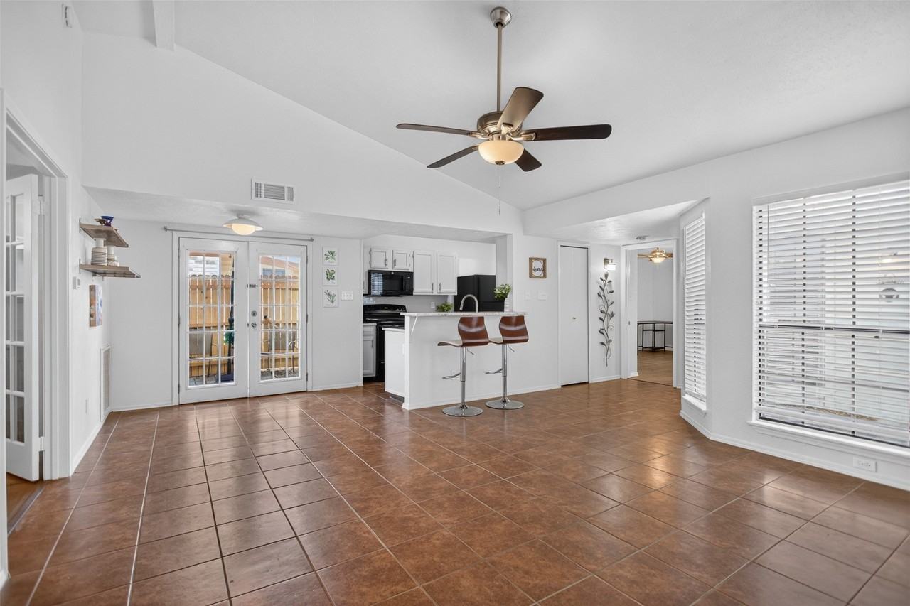 303 Liberty Pl - Photo 2 of 19