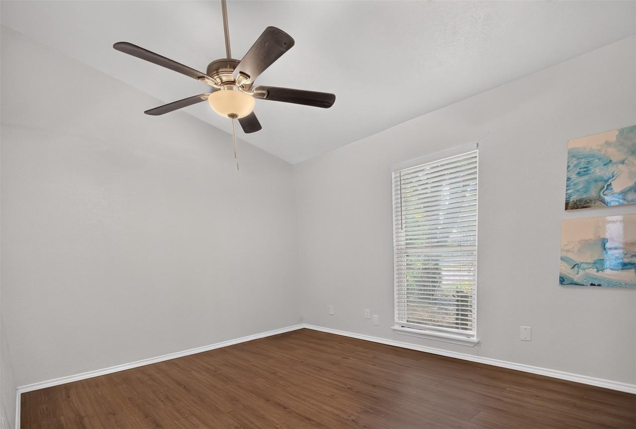 303 Liberty Pl - Photo 6 of 19