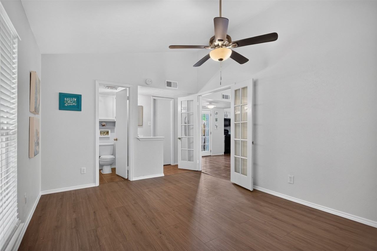 303 Liberty Pl - Photo 7 of 19