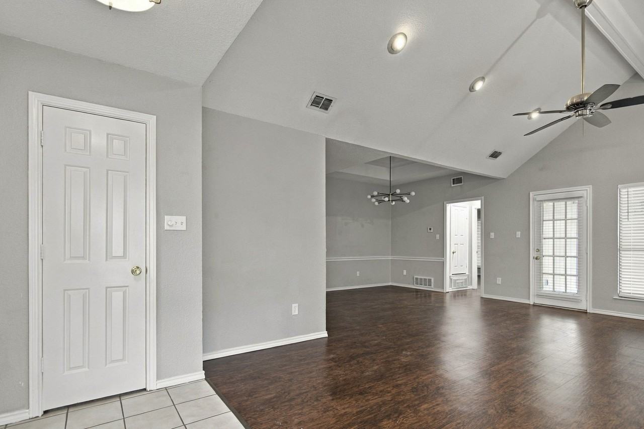 317 Moore Creek Rd - Photo 6 of 30