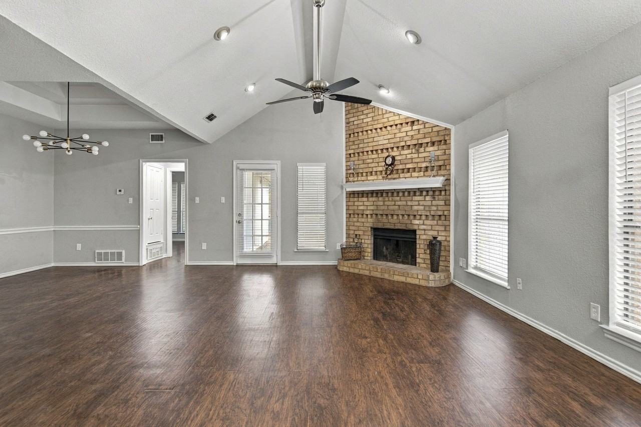 317 Moore Creek Rd - Photo 7 of 30