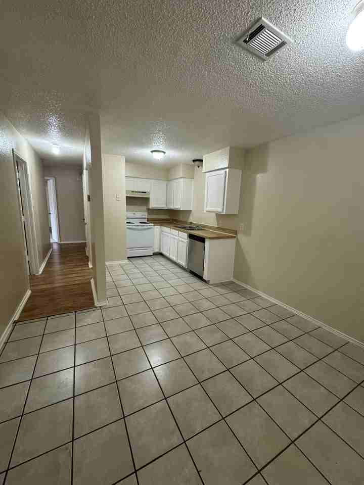 7006 Lincoln Dr - Photo 2 of 10