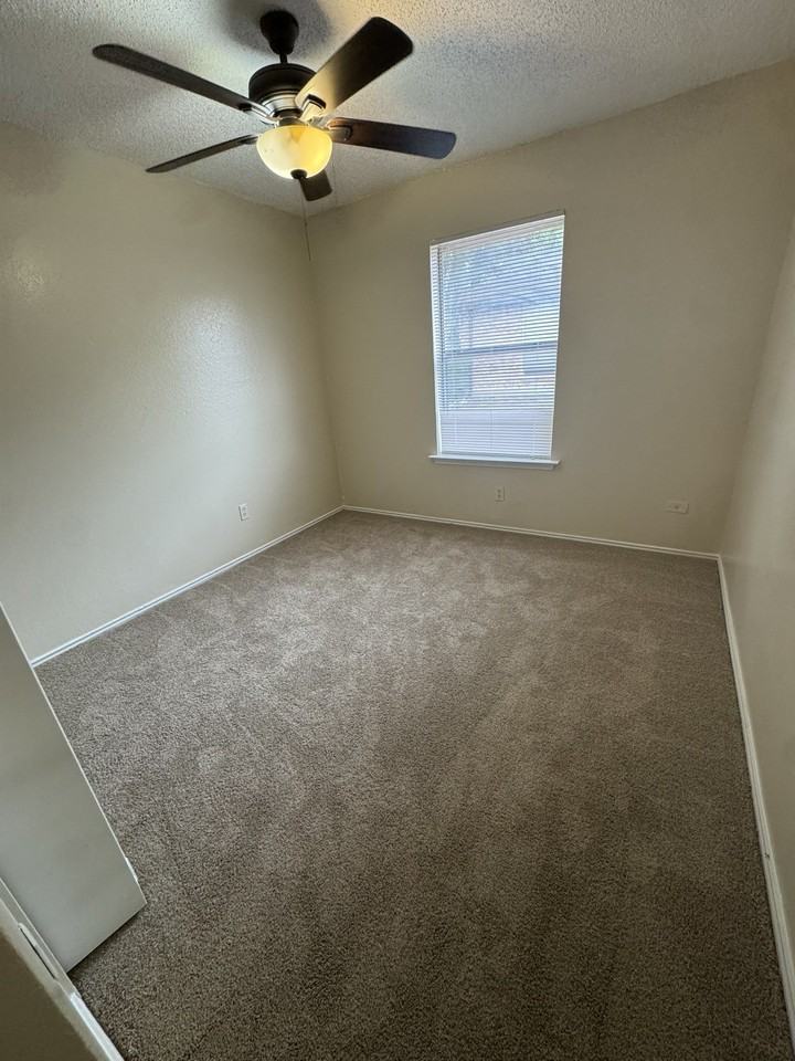 7006 Lincoln Dr - Photo 3 of 10